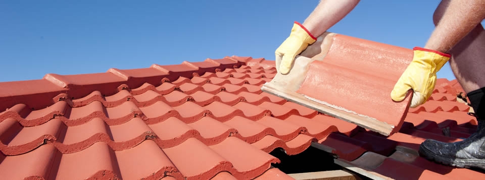 Wärmeverbundsysteme, Dachrinnen, Dachziegel - alles zu Dach und Fassade bei Baustoffe Mirba 